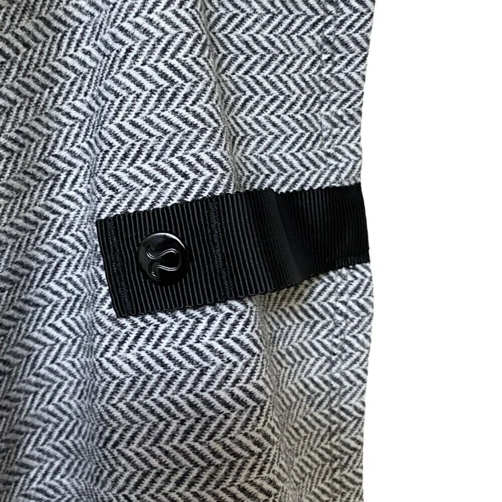 LULULEMON Vinyasa Scarf Gray Herringbone Knit Snap Close 26